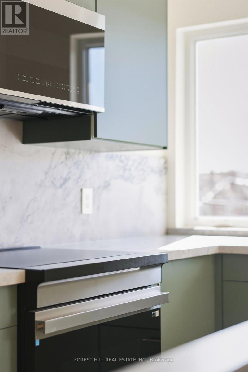 Upper - 250 Hallam Street, Toronto, Ontario  M6H 1Y1 - Photo 6 - W12878526