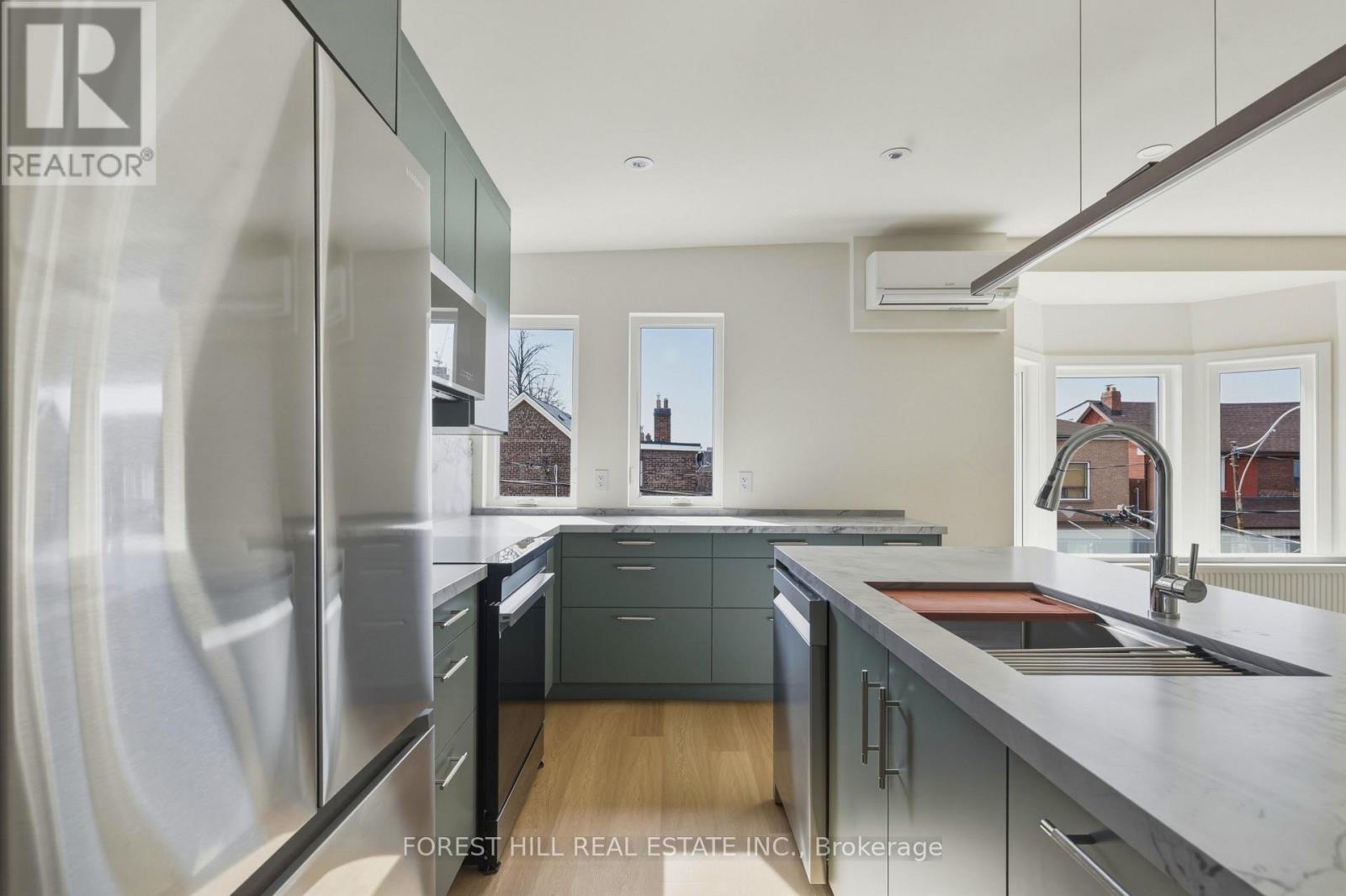 Upper - 250 Hallam Street, Toronto, Ontario  M6H 1Y1 - Photo 8 - W12878526