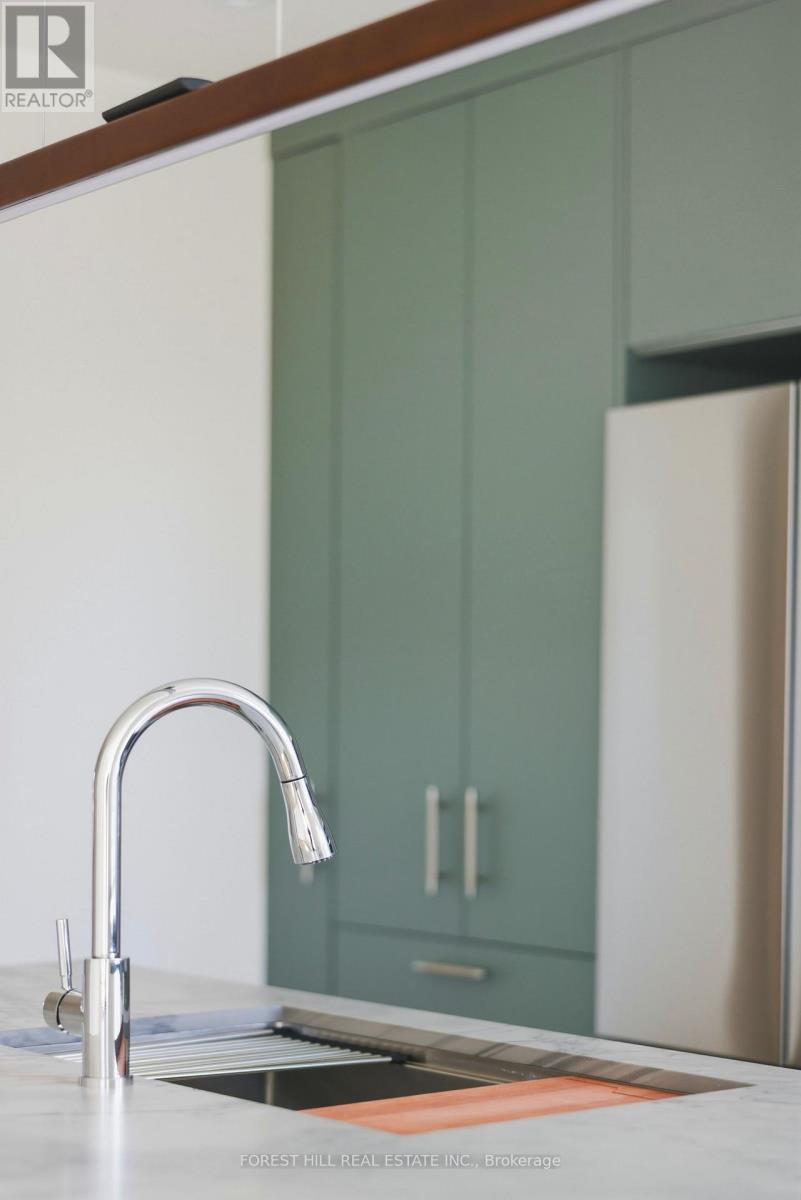 Upper - 250 Hallam Street, Toronto, Ontario  M6H 1Y1 - Photo 9 - W12878526