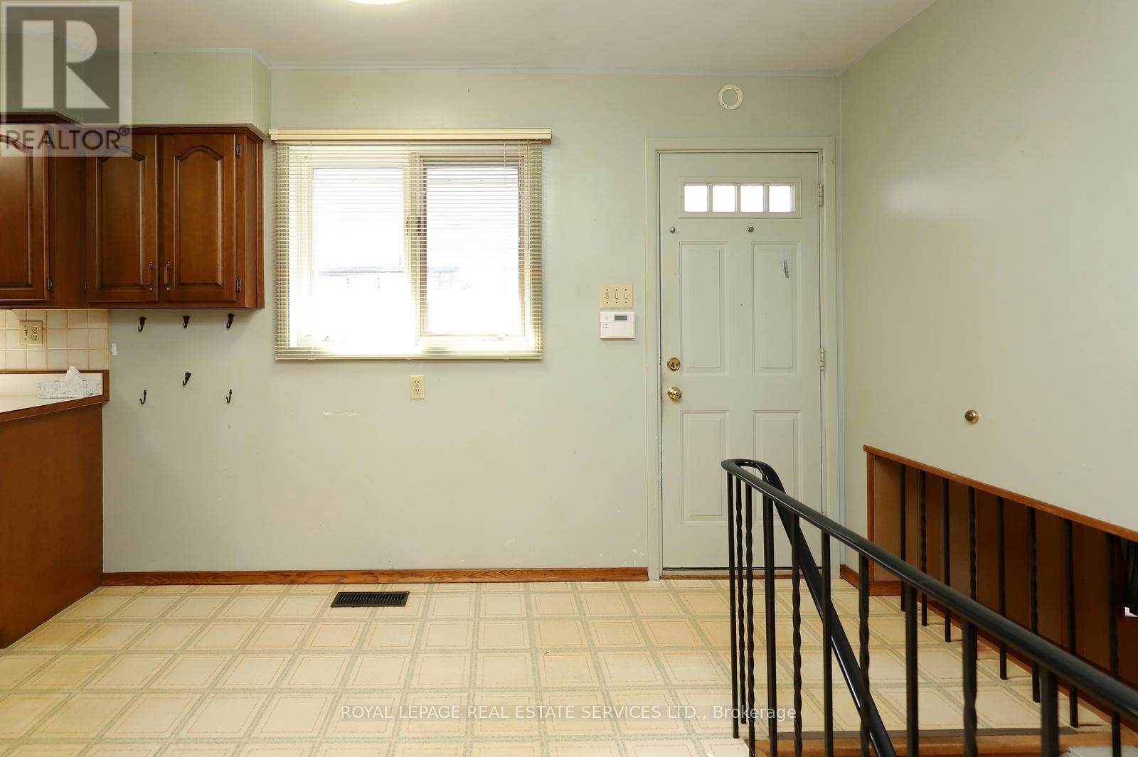 2671 Homelands Drive, Mississauga, Ontario  L5K 1H7 - Photo 11 - W12878528