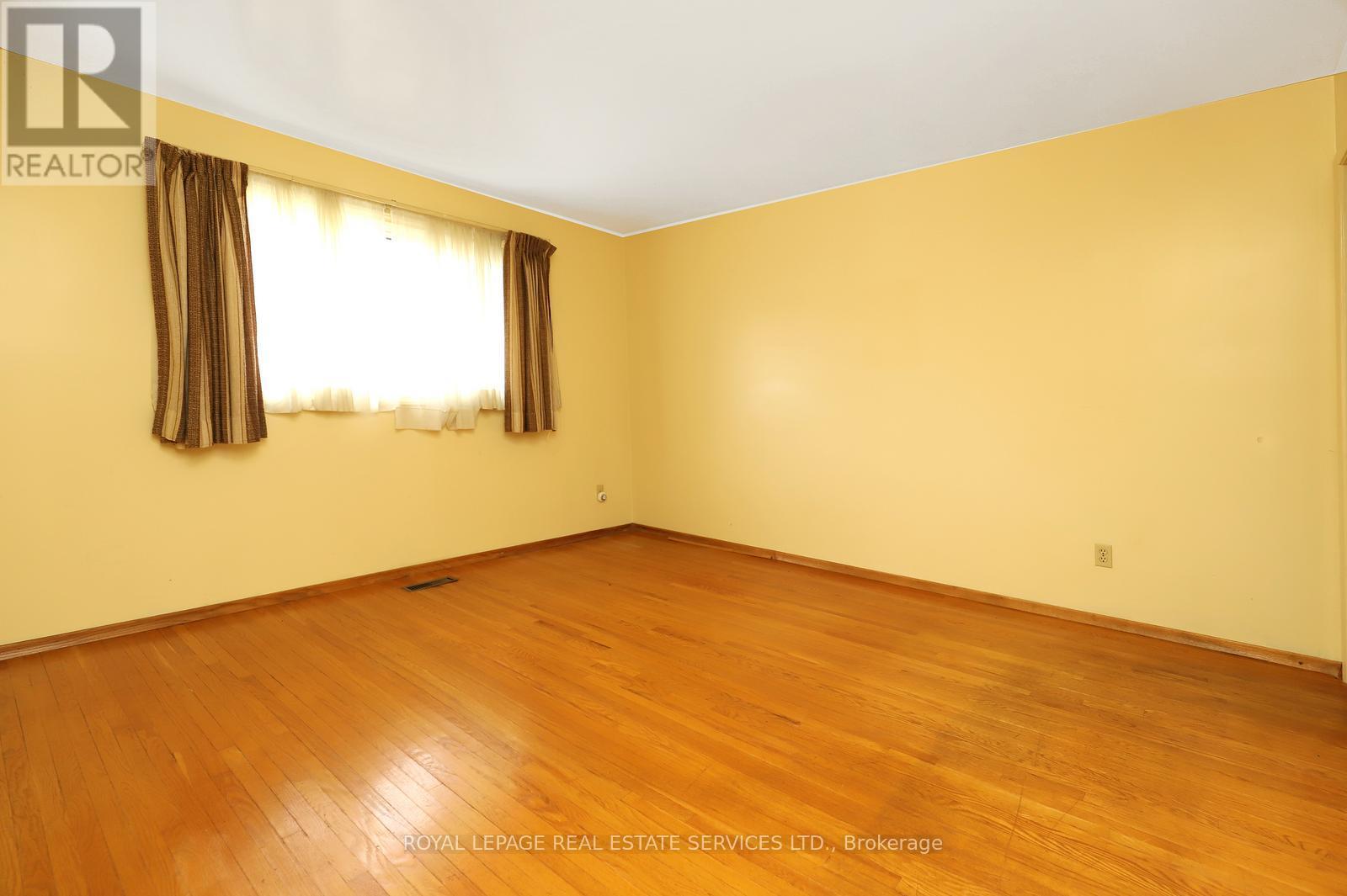 2671 Homelands Drive, Mississauga, Ontario  L5K 1H7 - Photo 12 - W12878528