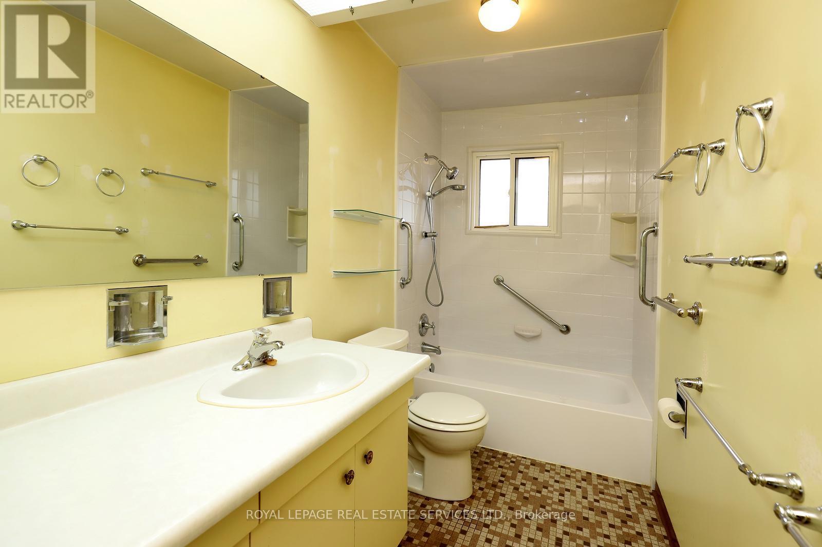 2671 Homelands Drive, Mississauga, Ontario  L5K 1H7 - Photo 17 - W12878528