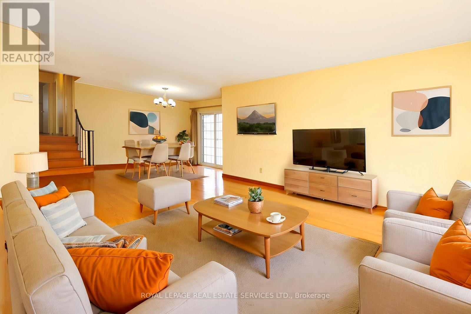 2671 Homelands Drive, Mississauga, Ontario  L5K 1H7 - Photo 5 - W12878528