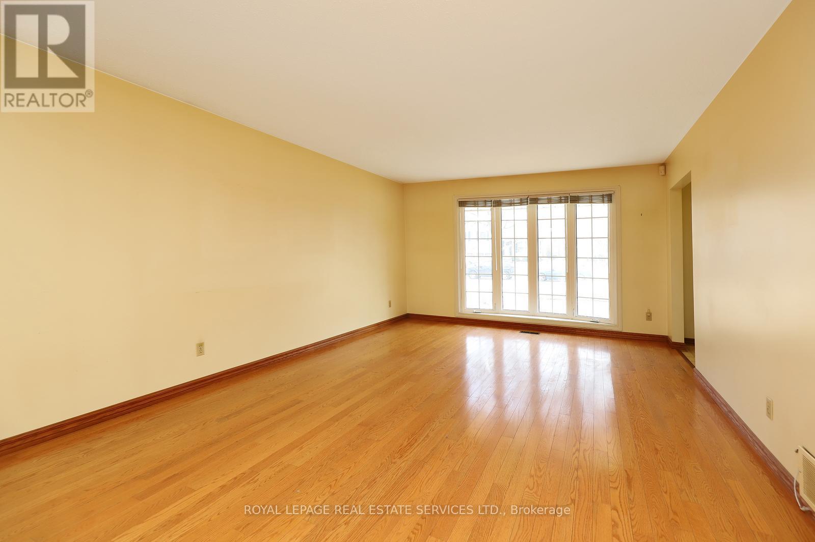 2671 Homelands Drive, Mississauga, Ontario  L5K 1H7 - Photo 6 - W12878528