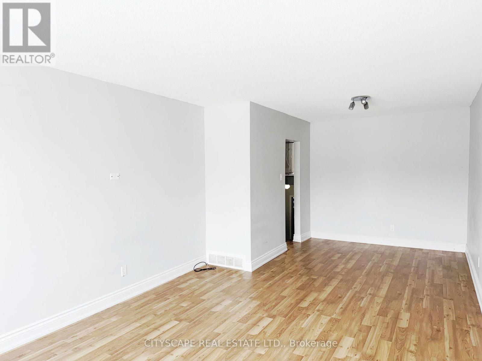 11 Melpham Court, Toronto, Ontario  M9V 2H2 - Photo 14 - W12878546