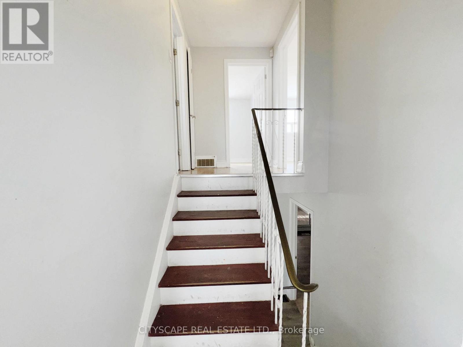 11 Melpham Court, Toronto, Ontario  M9V 2H2 - Photo 15 - W12878546