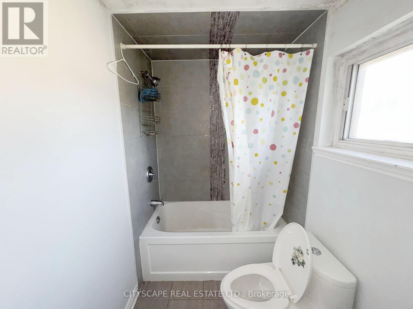 11 Melpham Court, Toronto, Ontario  M9V 2H2 - Photo 16 - W12878546