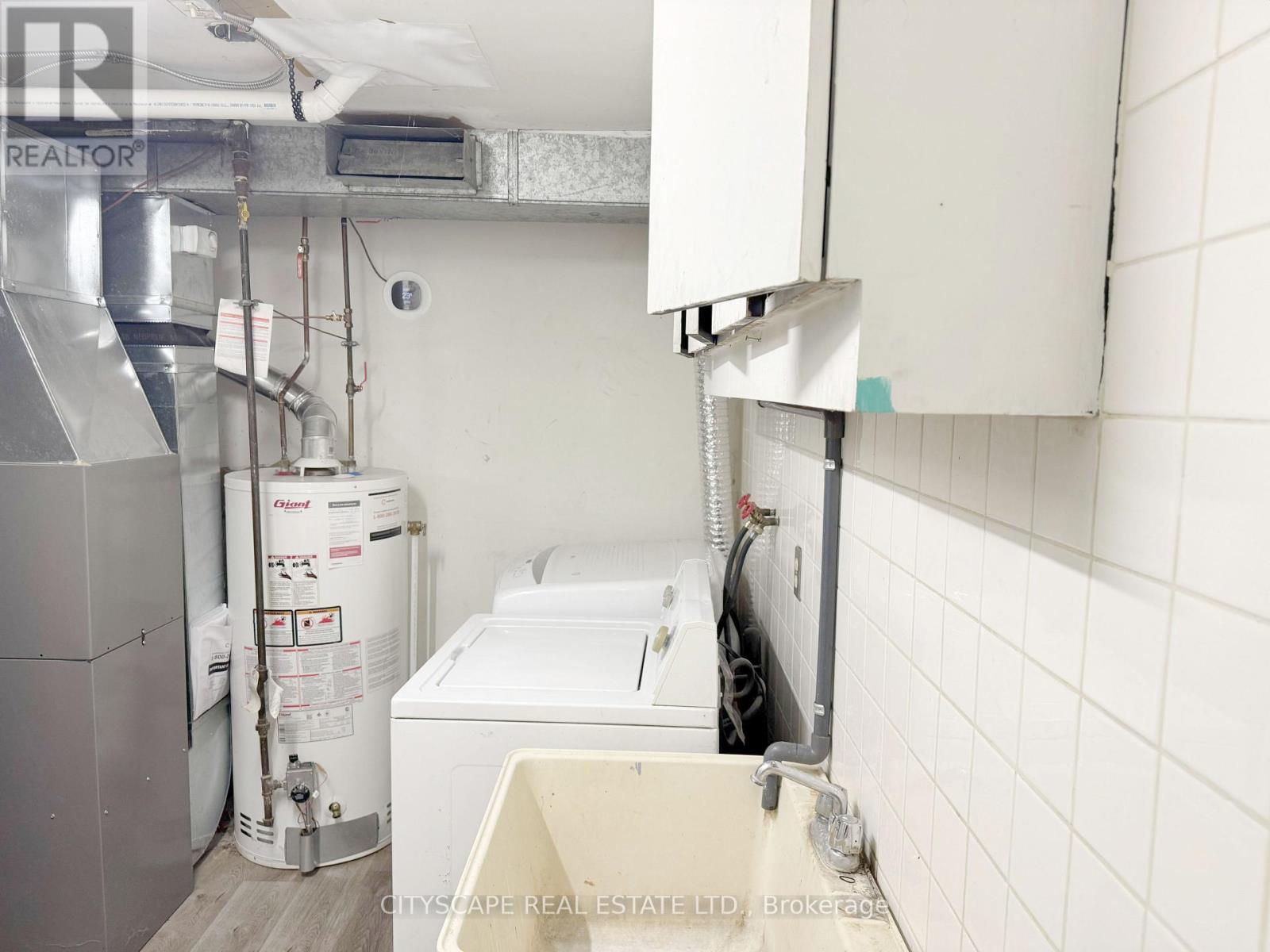 11 Melpham Court, Toronto, Ontario  M9V 2H2 - Photo 33 - W12878546