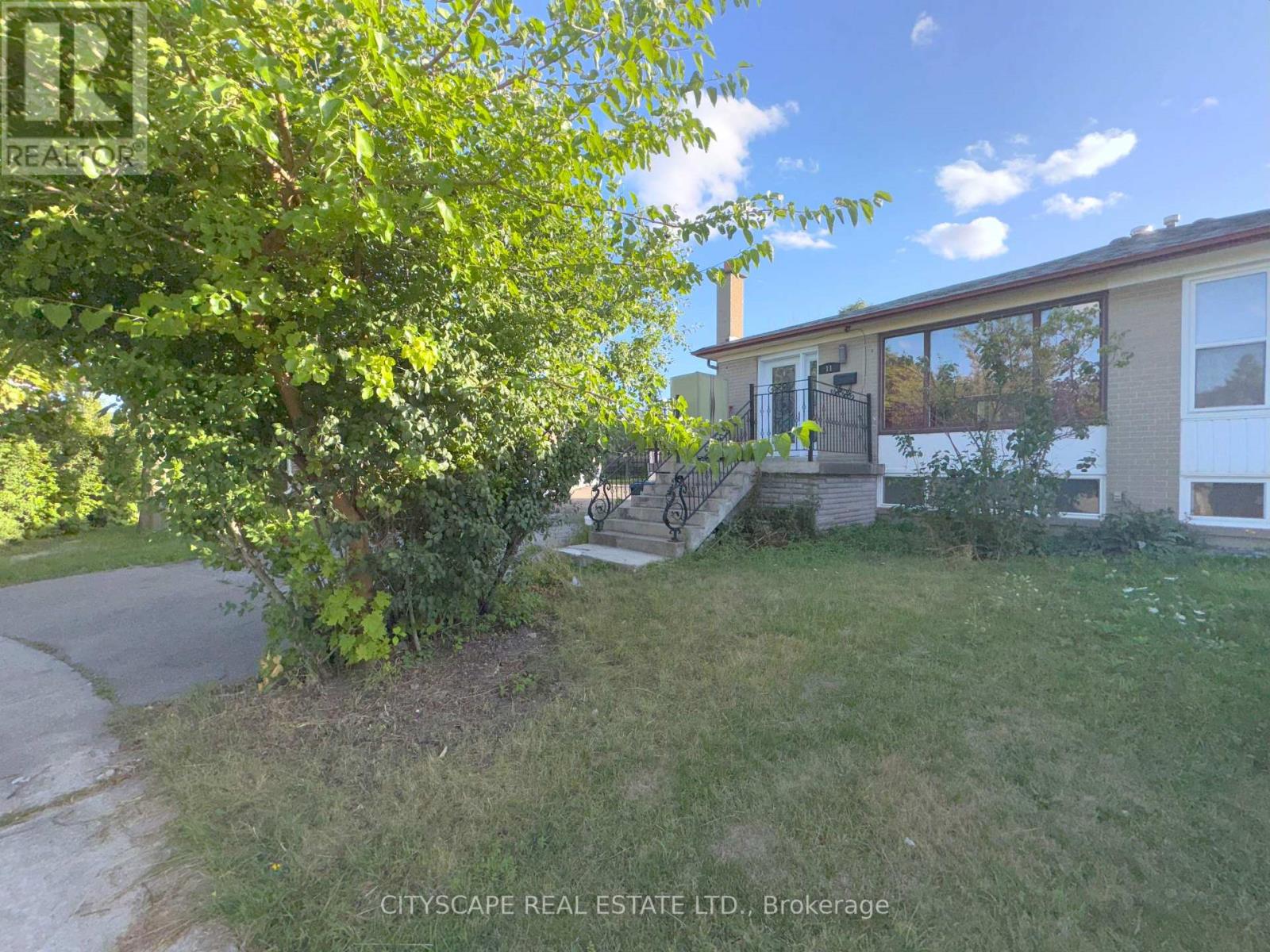 11 Melpham Court, Toronto, Ontario  M9V 2H2 - Photo 4 - W12878546