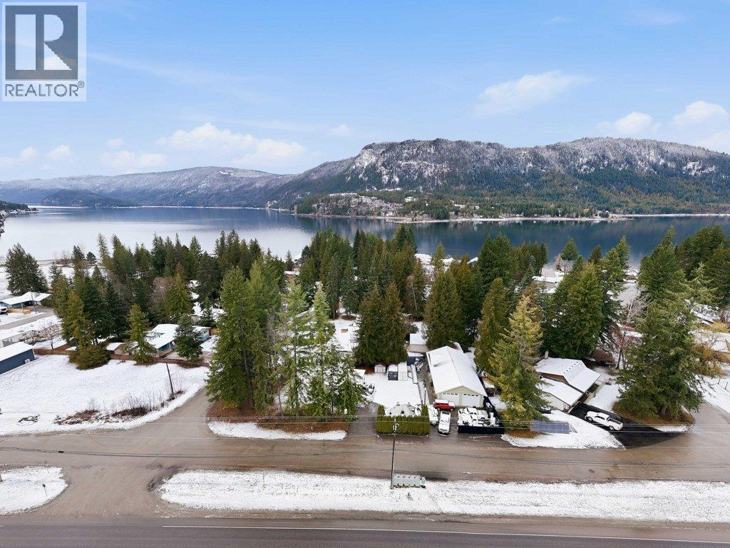 1 Wolfe Street, Sicamous, British Columbia