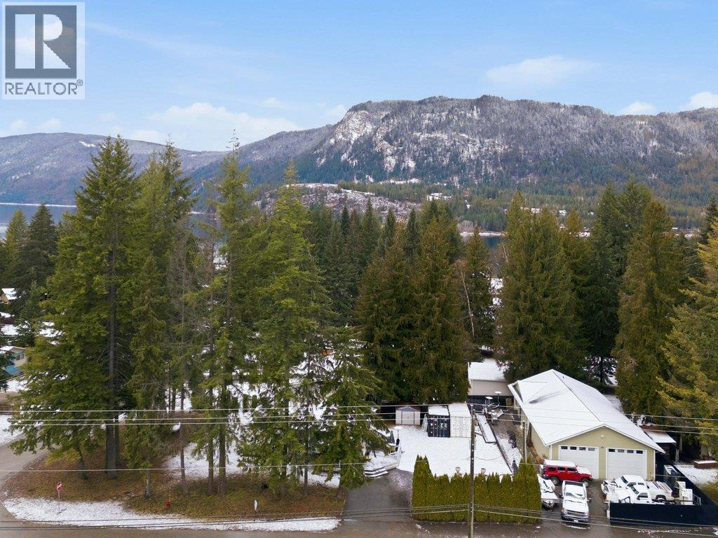 1 Wolfe Street, Sicamous, British Columbia  V0E 2V1 - Photo 3 - 10379041