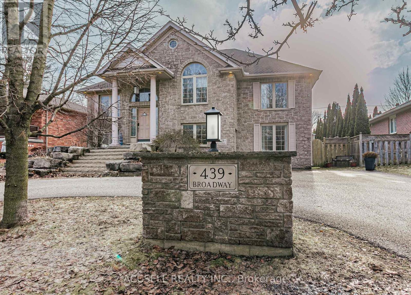 439 Broadway Street, Tillsonburg, Ontario  N4G 3S8 - Photo 2 - X12878552