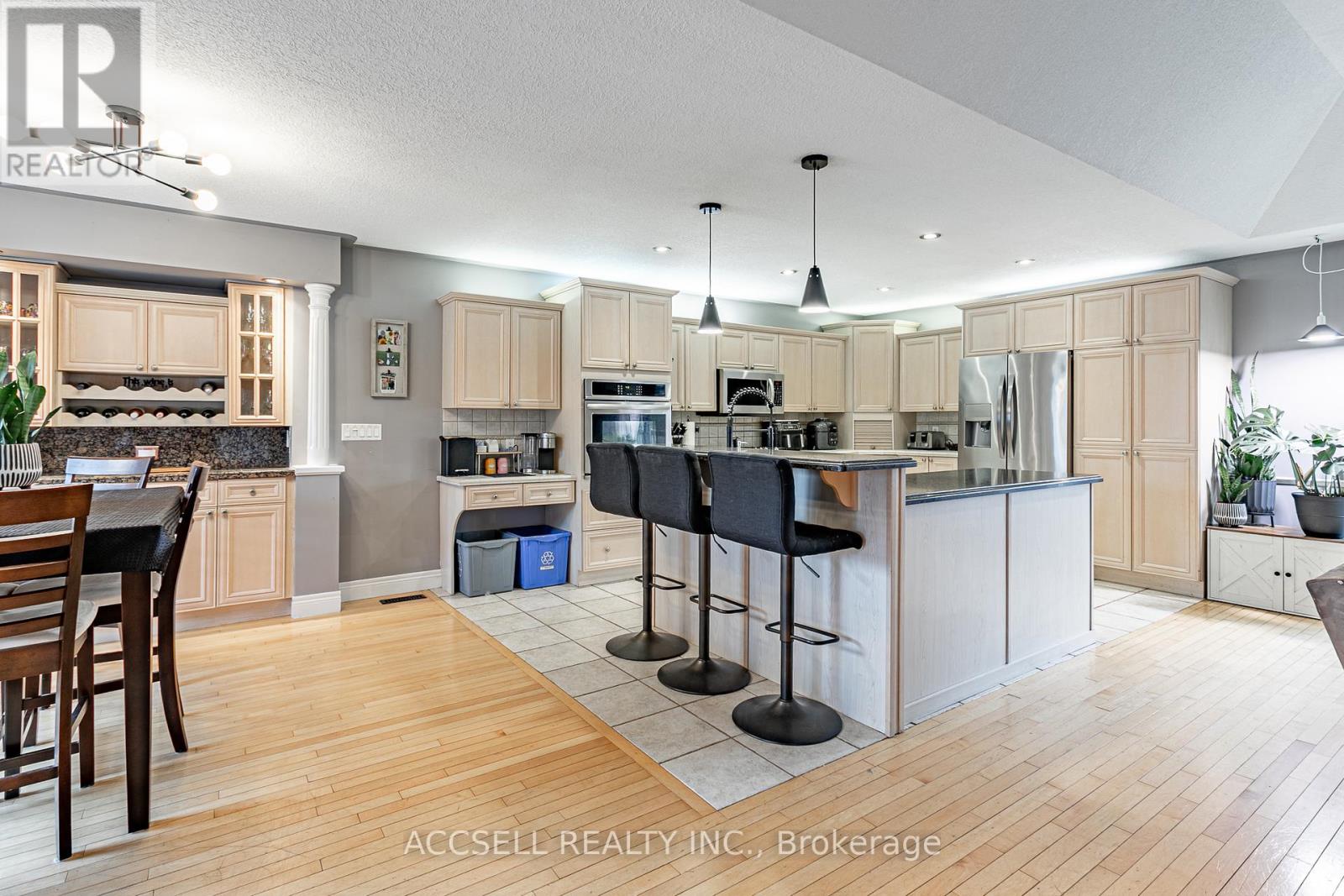 439 Broadway Street, Tillsonburg, Ontario  N4G 3S8 - Photo 5 - X12878552