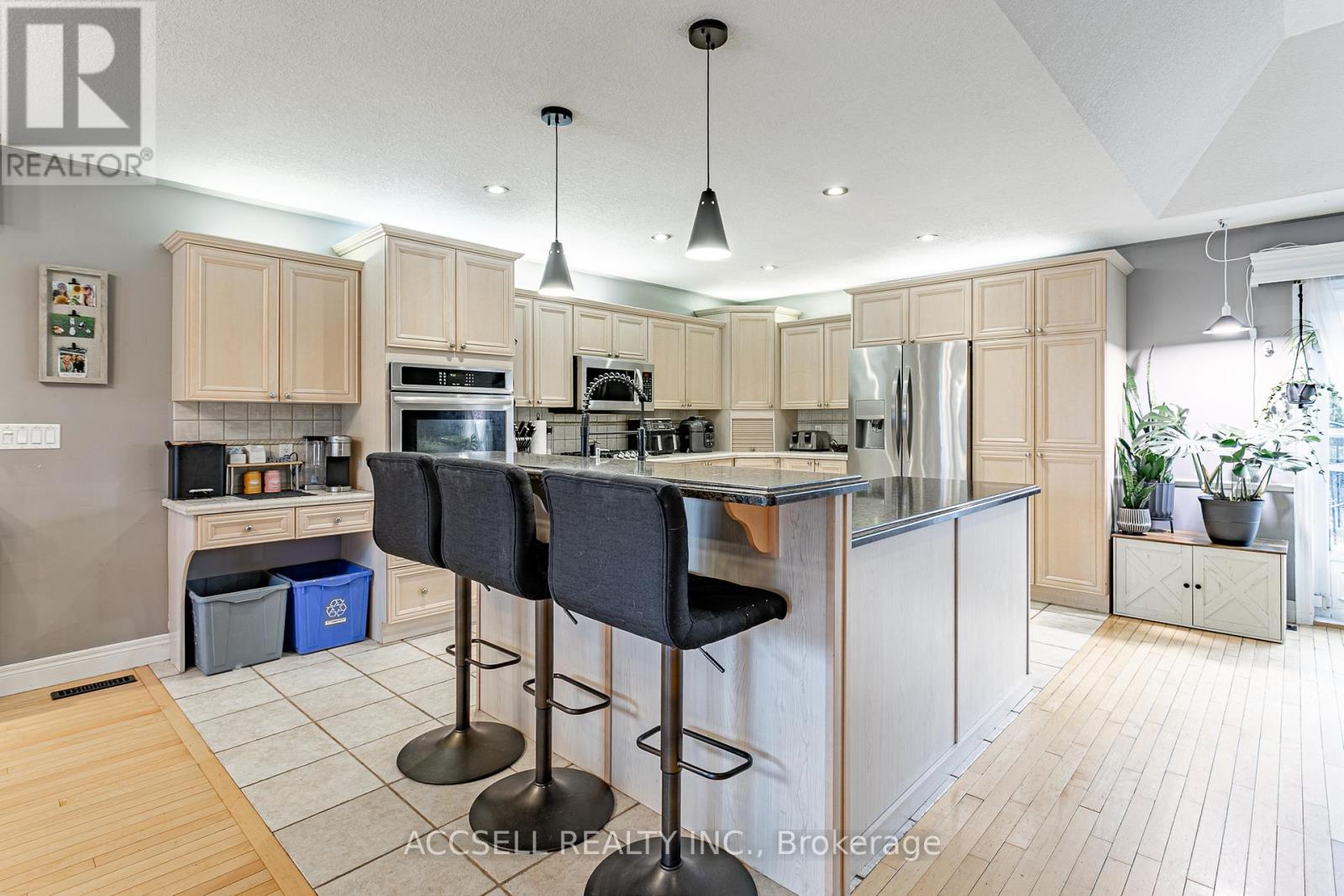 439 Broadway Street, Tillsonburg, Ontario  N4G 3S8 - Photo 6 - X12878552