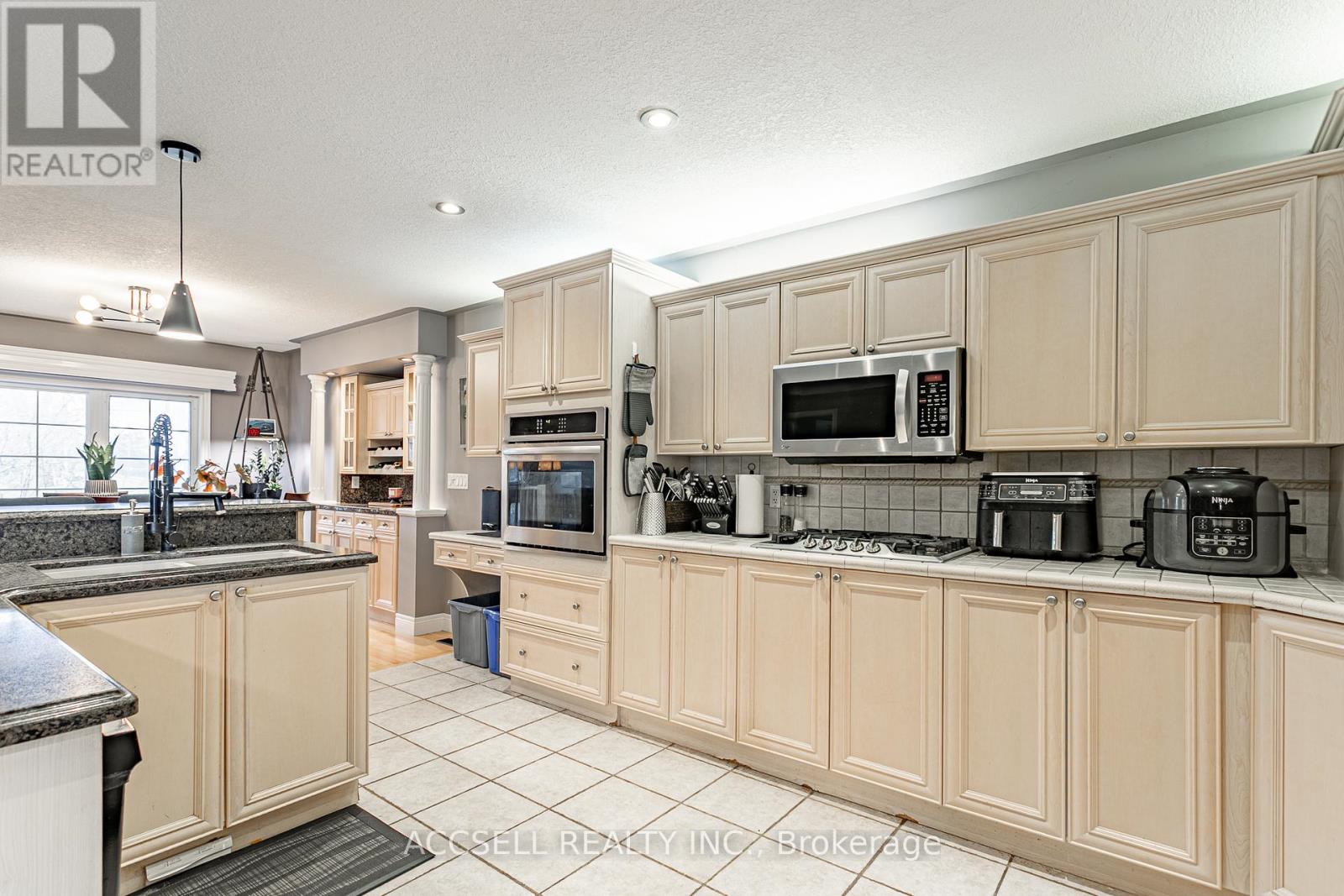 439 Broadway Street, Tillsonburg, Ontario  N4G 3S8 - Photo 8 - X12878552