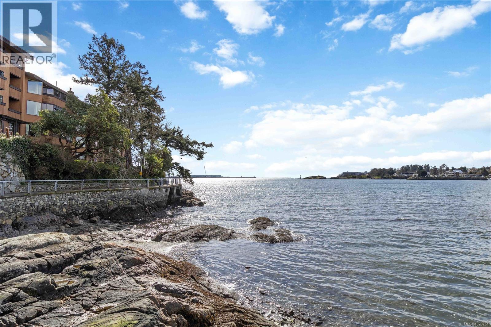 706 325 Maitland St, Victoria, British Columbia