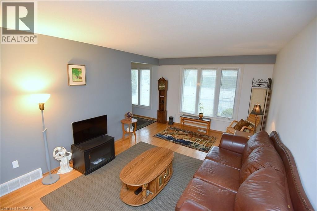 8 Bala Place, Hamilton, Ontario  L9C 4Y5 - Photo 4 - 40811980