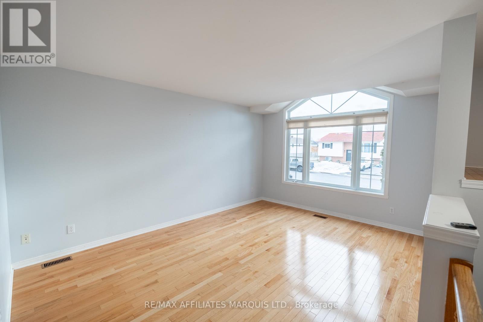 1777 Cumberland Street, Cornwall, Ontario  K6J 5V1 - Photo 3 - X12769938