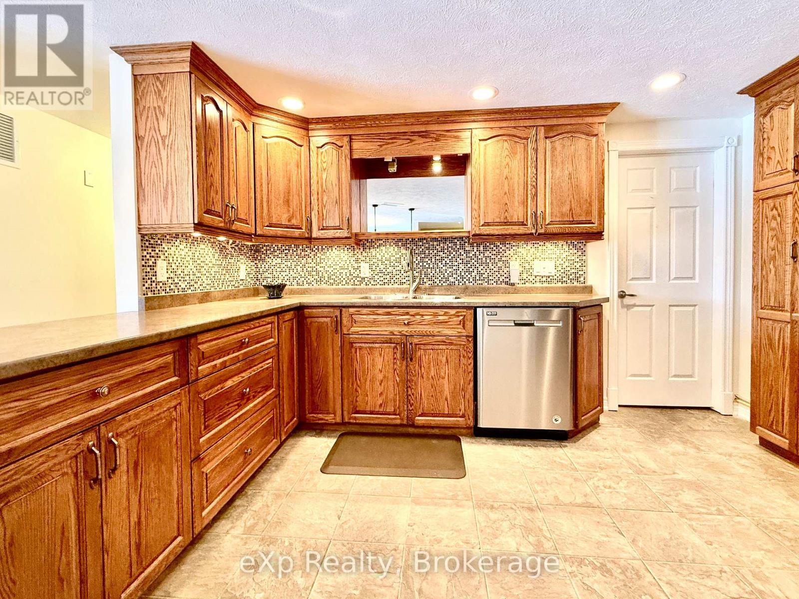 203 - 125 William Street, Brockton, Ontario  N0G 2V0 - Photo 6 - X12878616