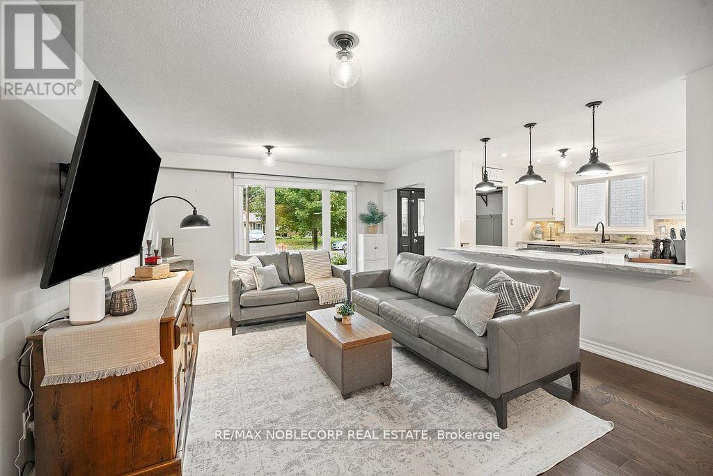 42 Mitchell Avenue, New Tecumseth, Ontario  L9R 1C2 - Photo 10 - N12878562