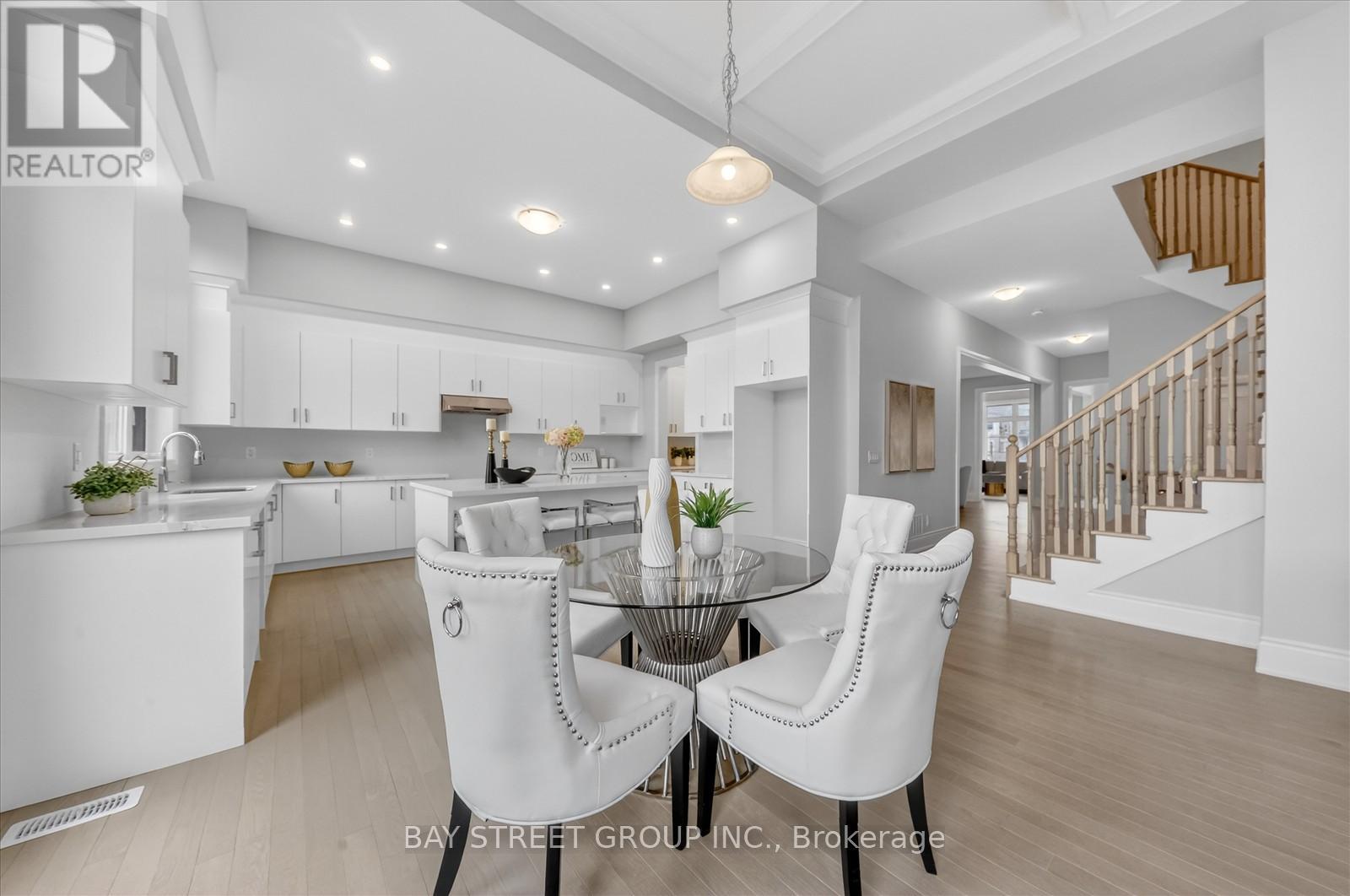 37 Meizhou Avenue, Markham (Angus Glen), Ontario  L6C 3J6 - Photo 5 - N12878578