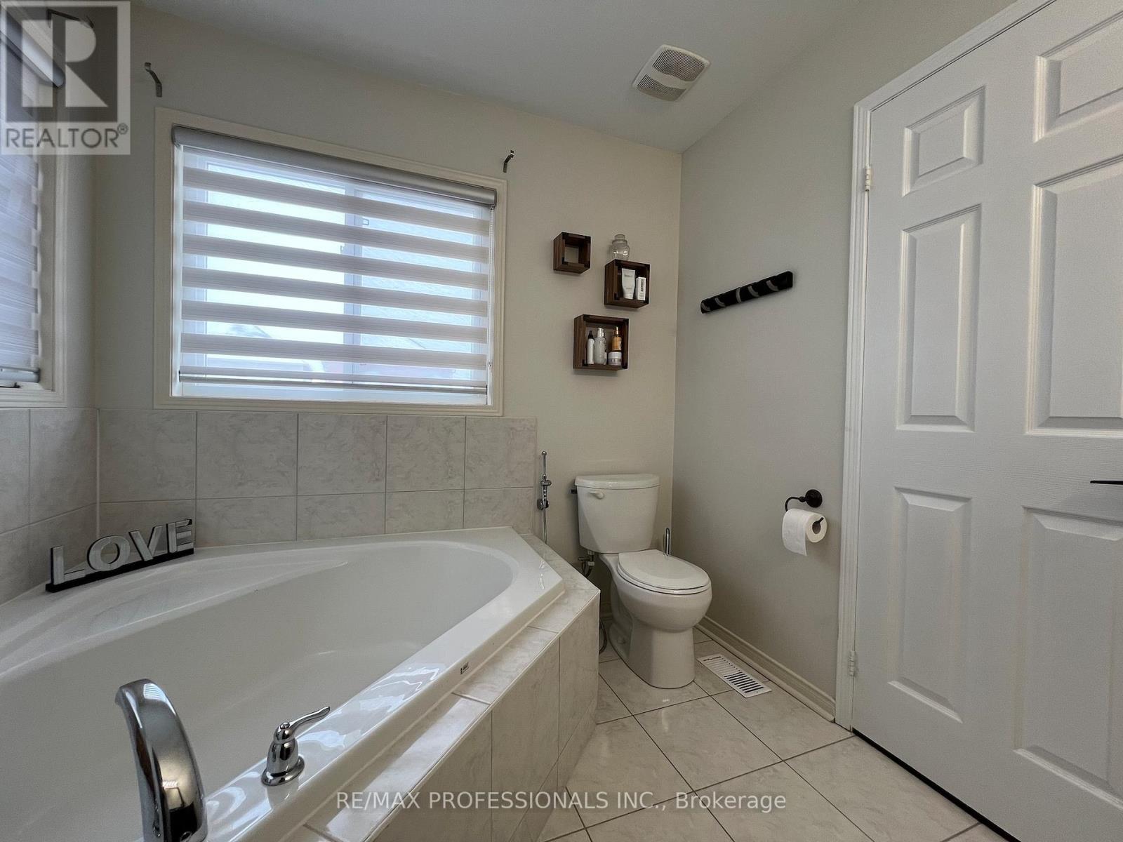 49 Liberty Crescent, Bradford West Gwillimbury, Ontario  L3Z 0P5 - Photo 29 - N12878612