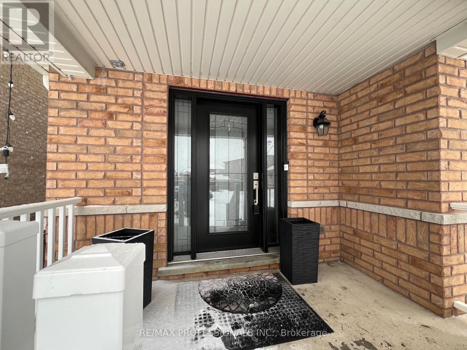 49 Liberty Crescent, Bradford West Gwillimbury, Ontario  L3Z 0P5 - Photo 3 - N12878612