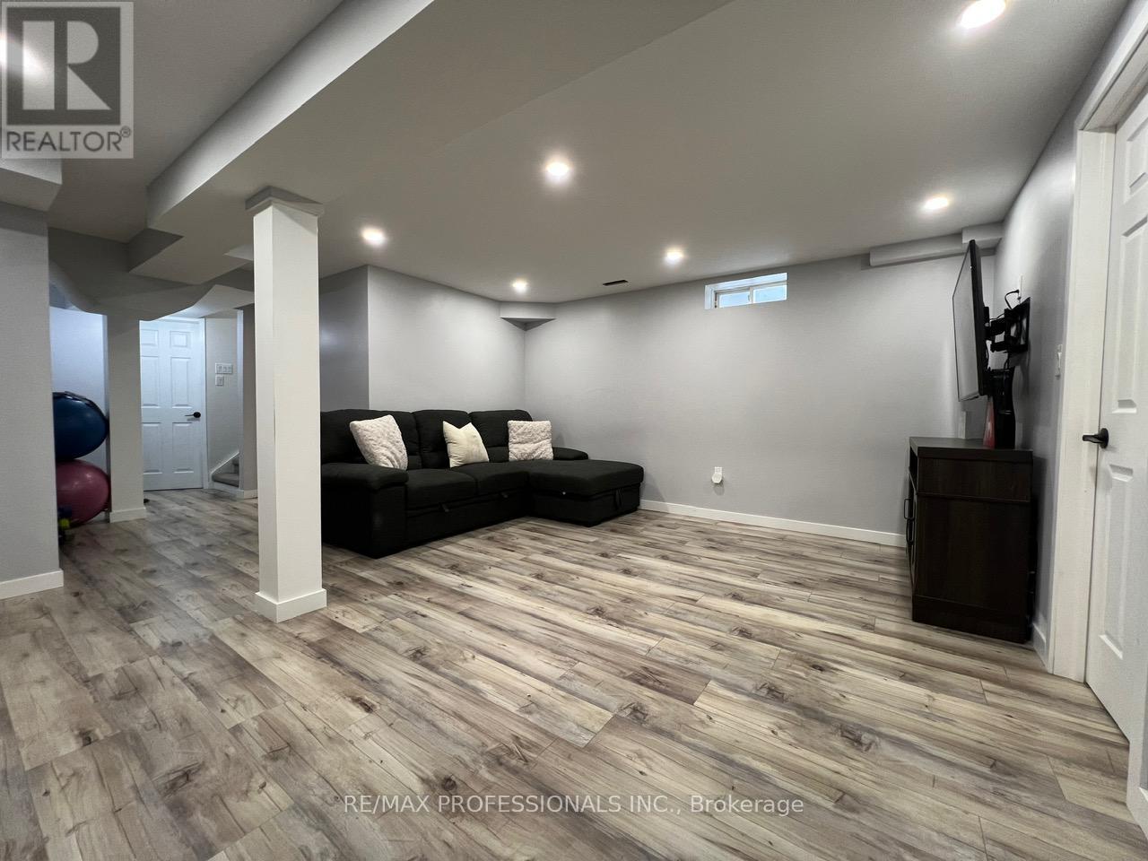 49 Liberty Crescent, Bradford West Gwillimbury, Ontario  L3Z 0P5 - Photo 39 - N12878612