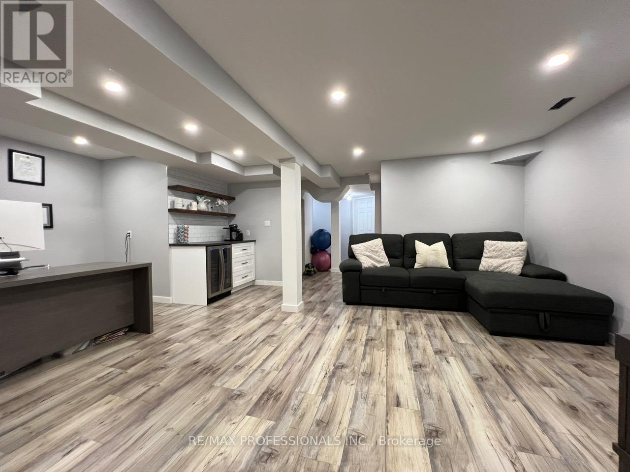 49 Liberty Crescent, Bradford West Gwillimbury, Ontario  L3Z 0P5 - Photo 43 - N12878612