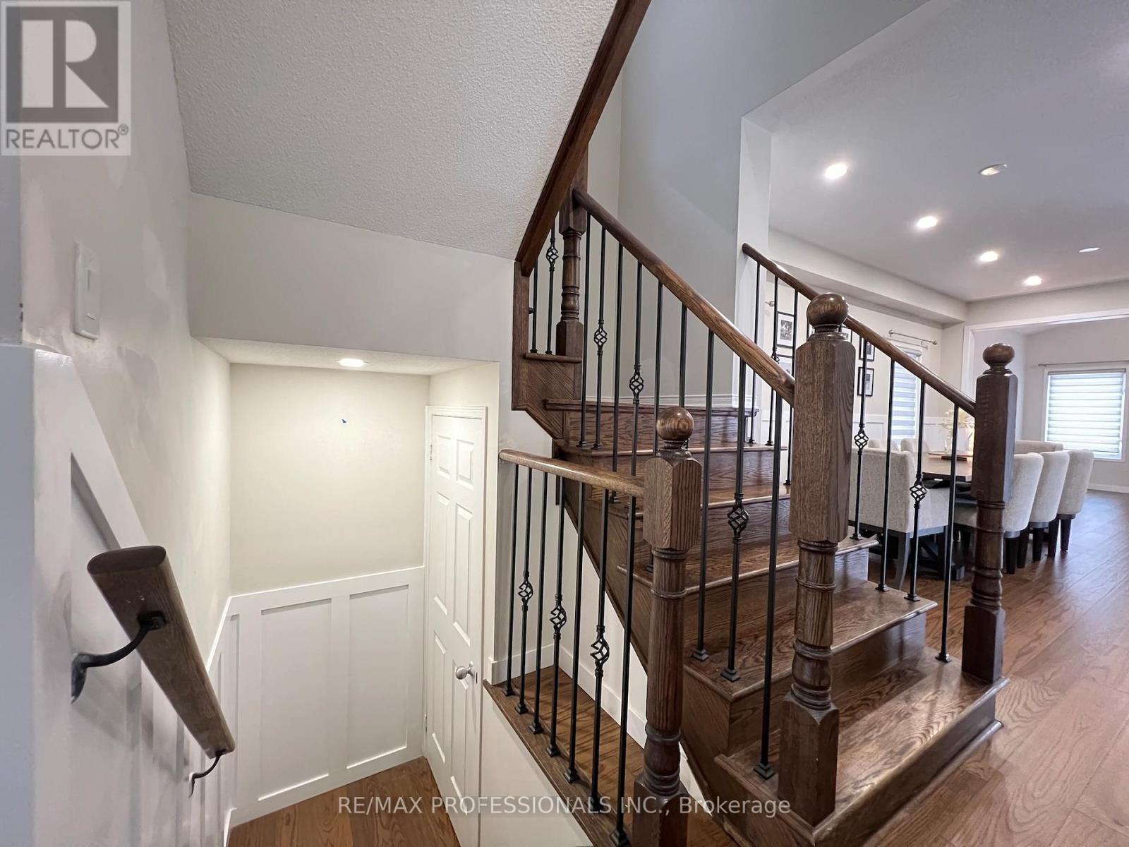 49 Liberty Crescent, Bradford West Gwillimbury, Ontario  L3Z 0P5 - Photo 5 - N12878612