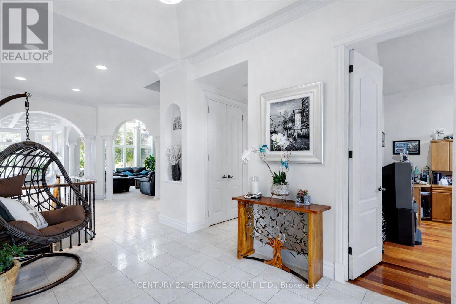 12 Prince Adam Court, King, Ontario  L7B 1M1 - Photo 10 - N12878618