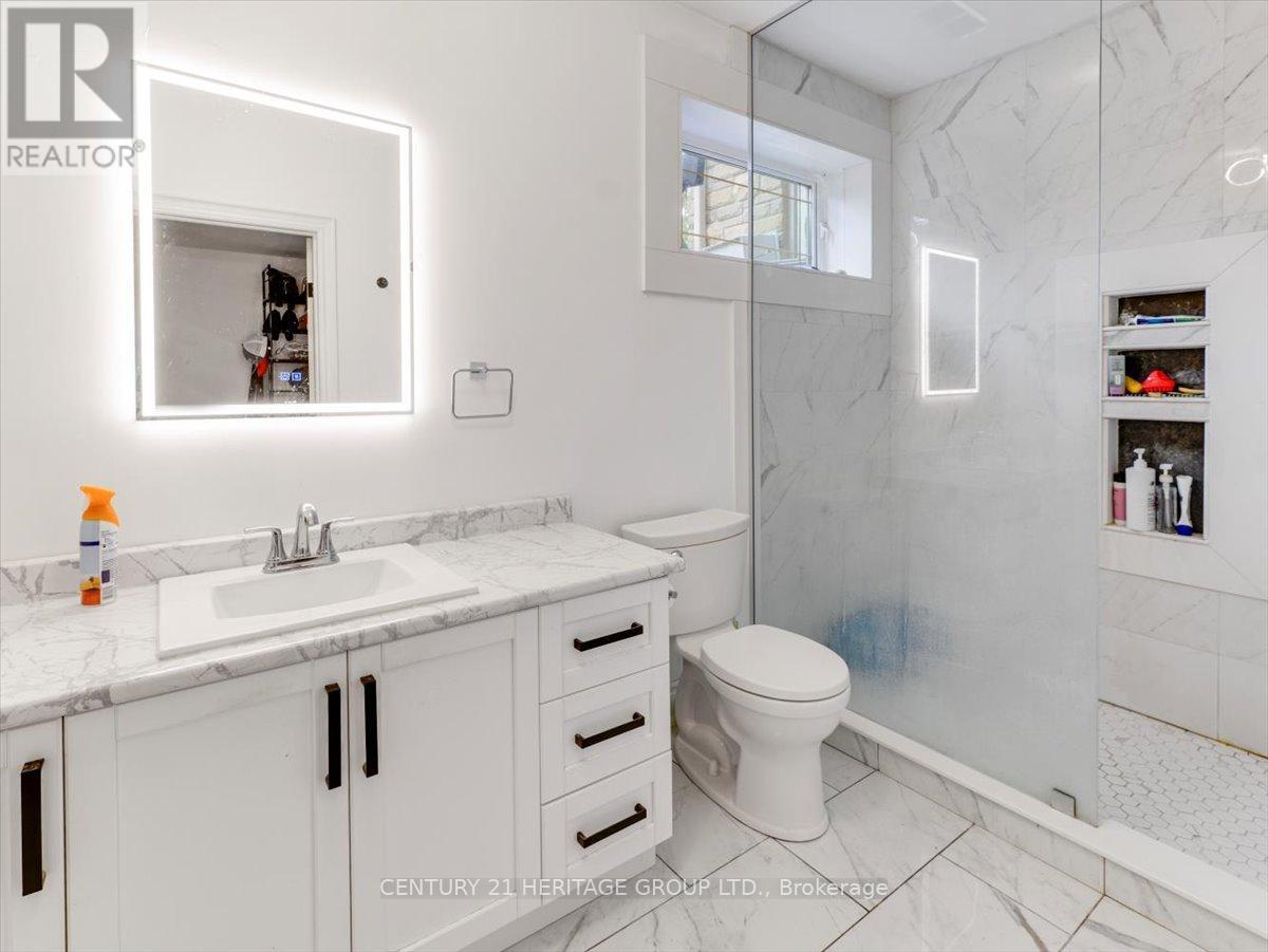 12 Prince Adam Court, King, Ontario  L7B 1M1 - Photo 39 - N12878618