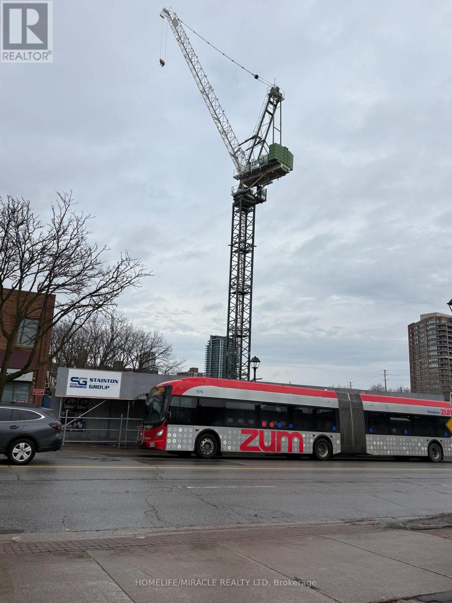 3 - 135 Main Street N, Brampton, Ontario  L6X 1M9 - Photo 23 - W12878580