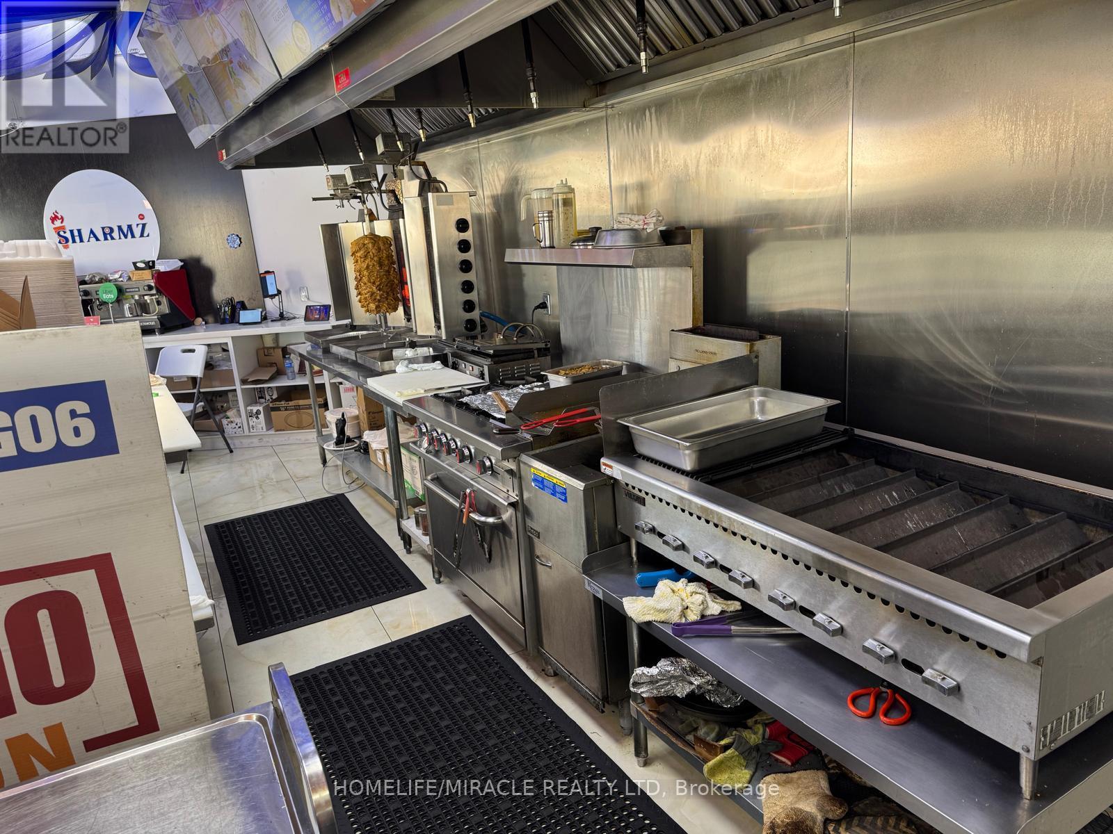 3 - 135 Main Street N, Brampton, Ontario  L6X 1M9 - Photo 4 - W12878580