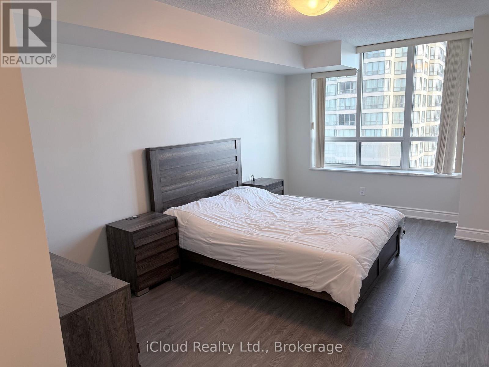 1509 - 156 Enfield Place, Mississauga, Ontario  L5B 4L8 - Photo 11 - W12878596