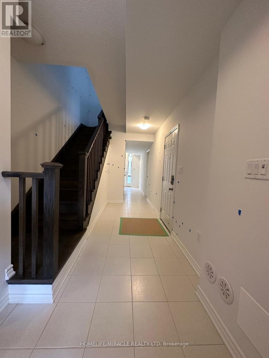 232 Keppel Circle, Brampton, Ontario  L7A 5K3 - Photo 9 - W12878606