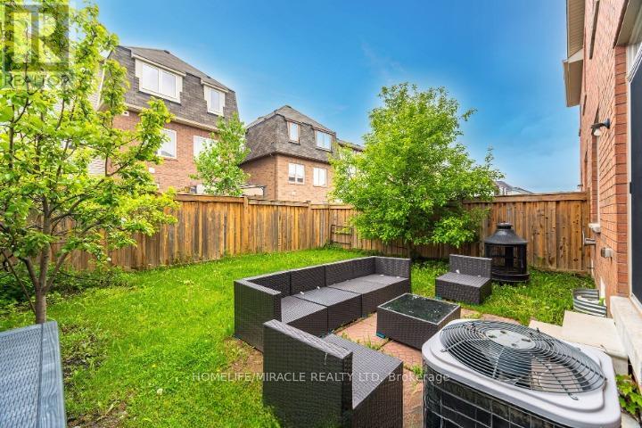 25 Baby Pointe Trail, Brampton, Ontario  L7A 0W3 - Photo 13 - W12878632