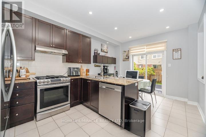 25 Baby Pointe Trail, Brampton, Ontario  L7A 0W3 - Photo 4 - W12878632