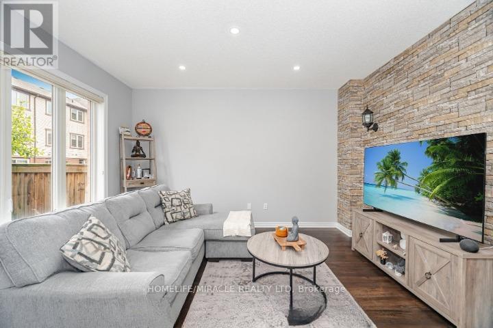 25 Baby Pointe Trail, Brampton, Ontario  L7A 0W3 - Photo 5 - W12878632