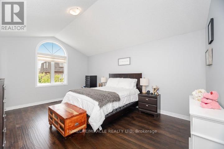 25 Baby Pointe Trail, Brampton, Ontario  L7A 0W3 - Photo 6 - W12878632