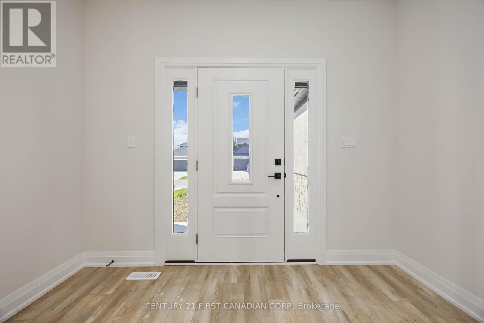 115 Addison Avenue, Lucan Biddulph (Lucan), Ontario  N0M 2J0 - Photo 4 - X12878522