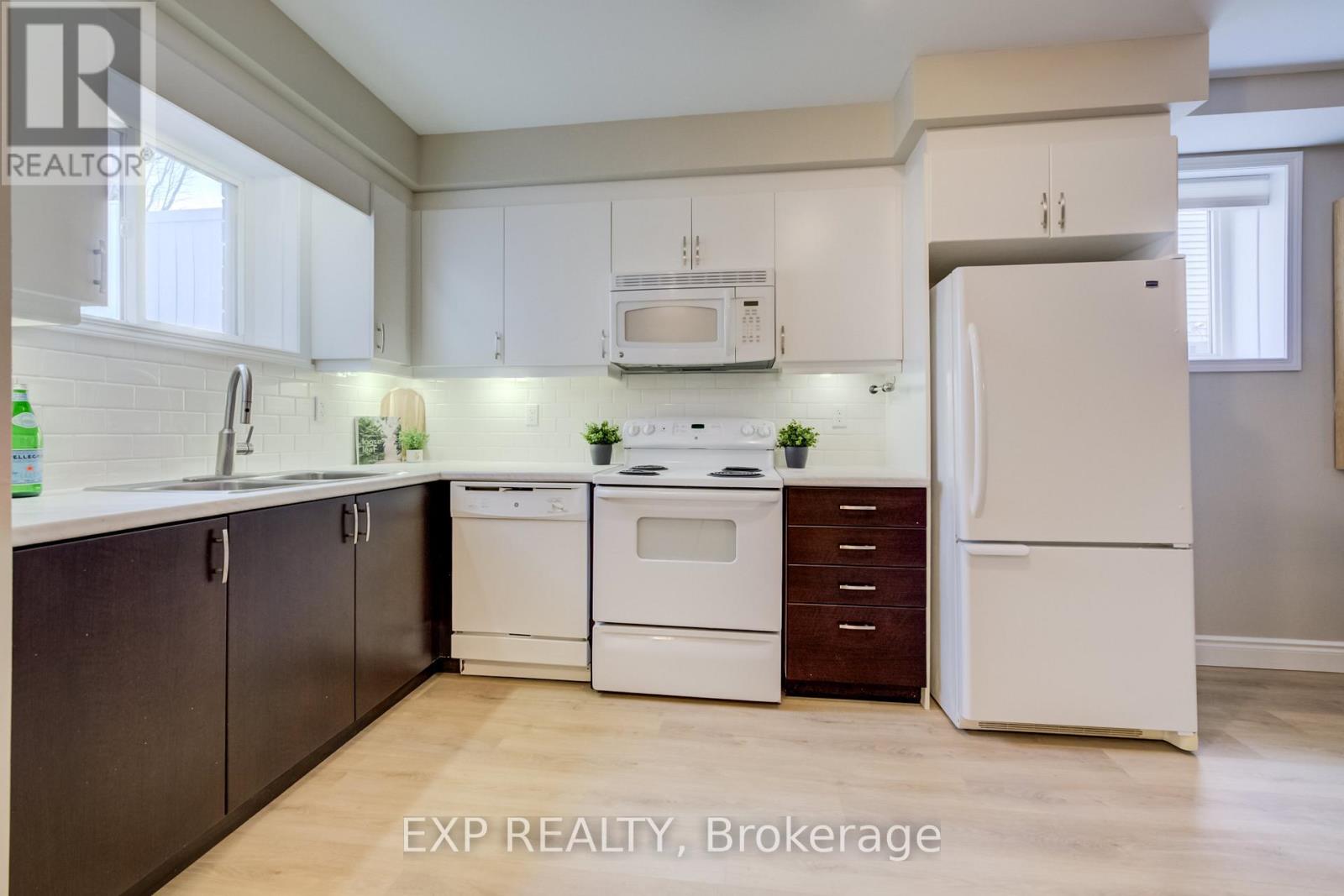 A - 246 Westmeadow Drive, Kitchener, Ontario  N2N 0A1 - Photo 3 - X12878586