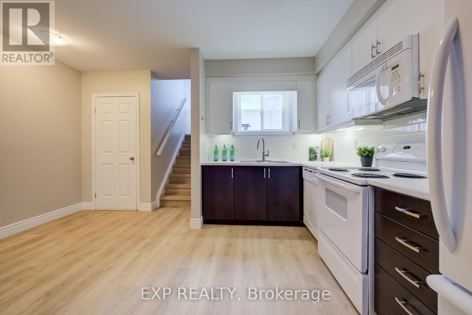 A - 246 Westmeadow Drive, Kitchener, Ontario  N2N 0A1 - Photo 4 - X12878586