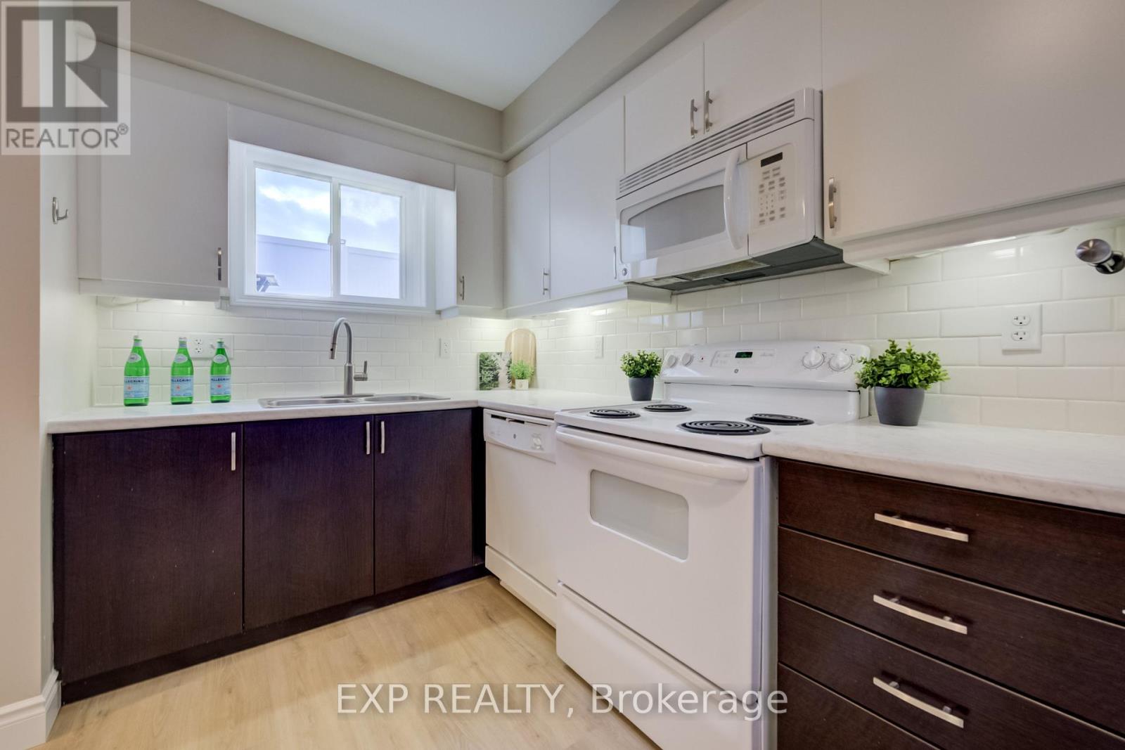 A - 246 Westmeadow Drive, Kitchener, Ontario  N2N 0A1 - Photo 5 - X12878586