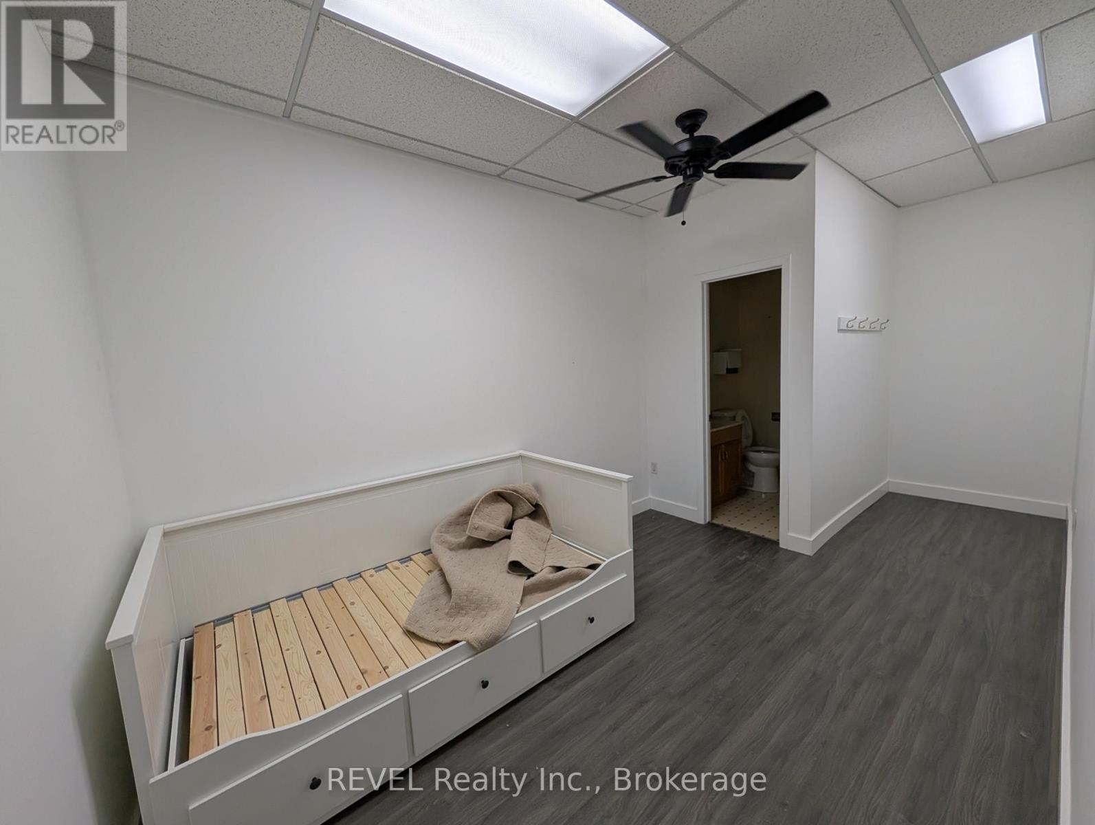 200 - 112 Queenston Street, St. Catharines (E. Chester), Ontario  L2R 2Z4 - Photo 6 - X12734290