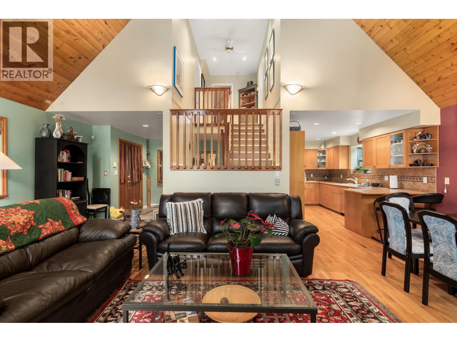 2813 Clifftop Lane, Whistler, British Columbia  V8E 0A8 - Photo 2 - R3099418