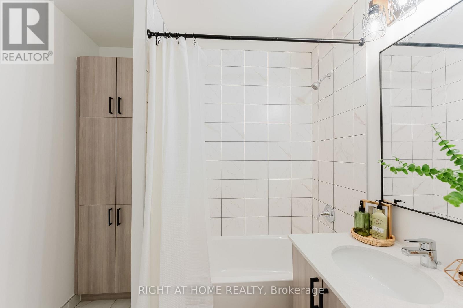 1010 Sandy Beach Road, Pickering, Ontario  L1W 0C7 - Photo 10 - E12869326