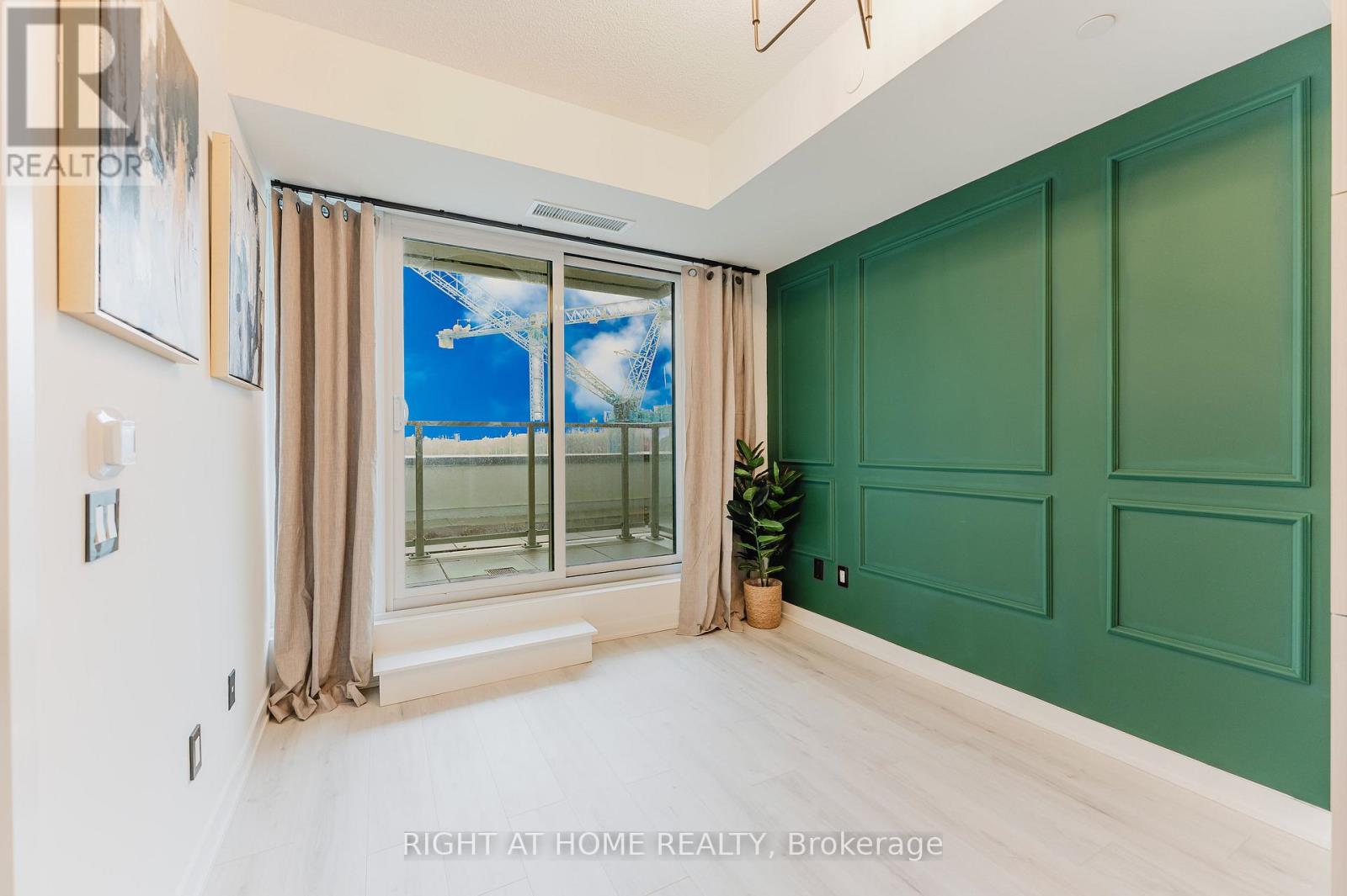 1010 Sandy Beach Road, Pickering, Ontario  L1W 0C7 - Photo 13 - E12869326