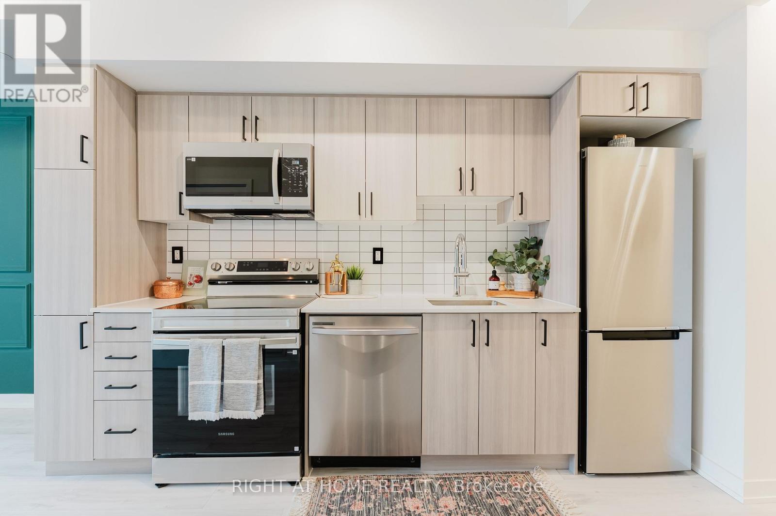 1010 Sandy Beach Road, Pickering, Ontario  L1W 0C7 - Photo 3 - E12869326