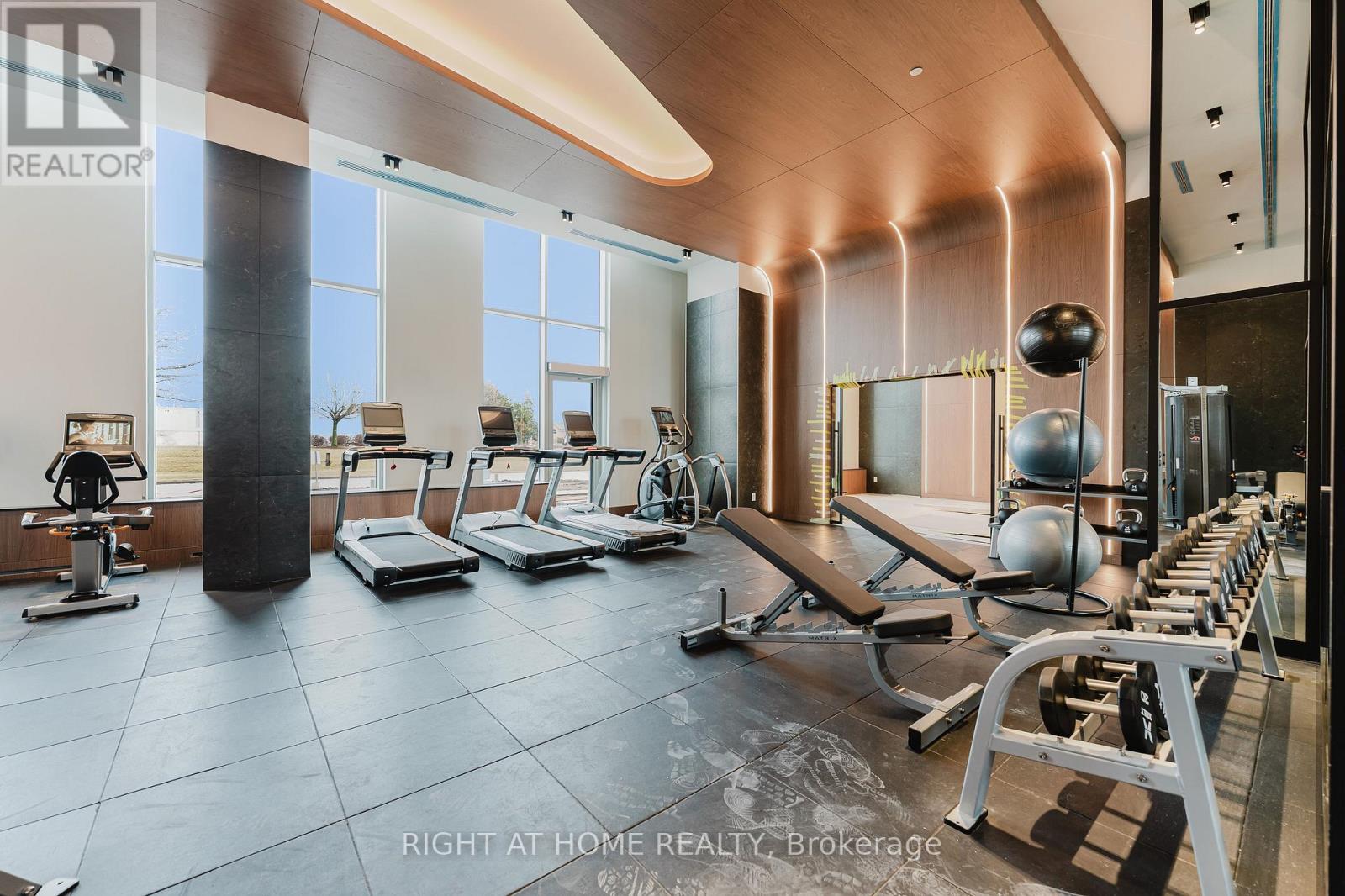 1010 Sandy Beach Road, Pickering, Ontario  L1W 0C7 - Photo 18 - E12869326